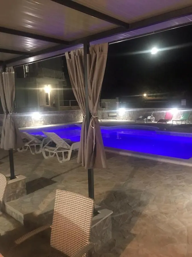 Vila Apertment & Studio Fenix Benkovac 0*,