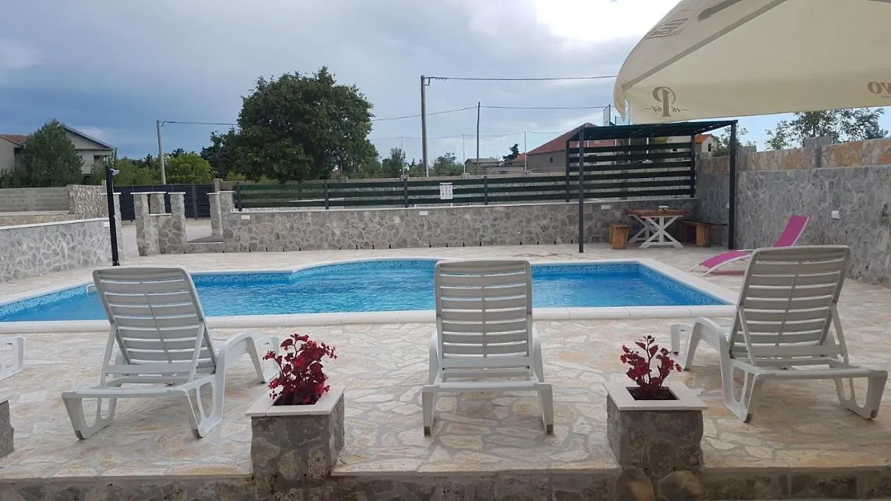 Apertment & Studio Fenix Villa Benkovac