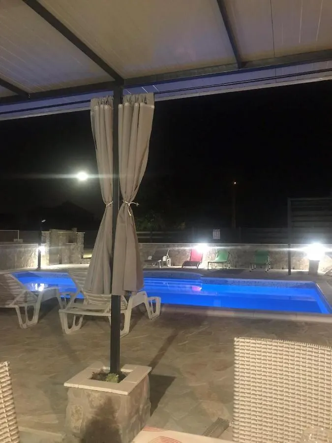 Apertment & Studio Fenix Villa Benkovac Holiday home